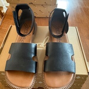 Zodiac Black and Brown Sandals